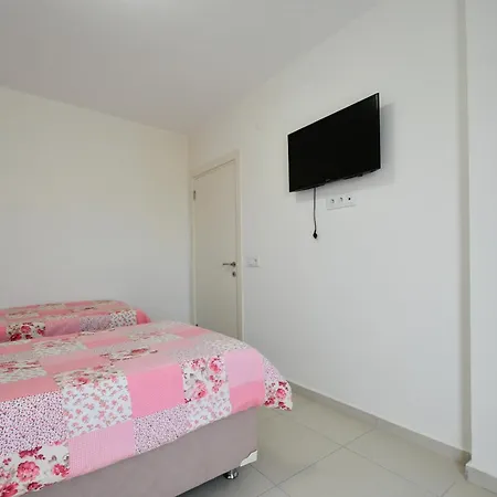 Apartment 2+1 Kurt Safir 16 *